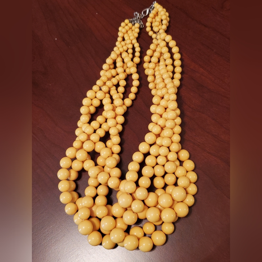 Yellow beaded necklace 💛